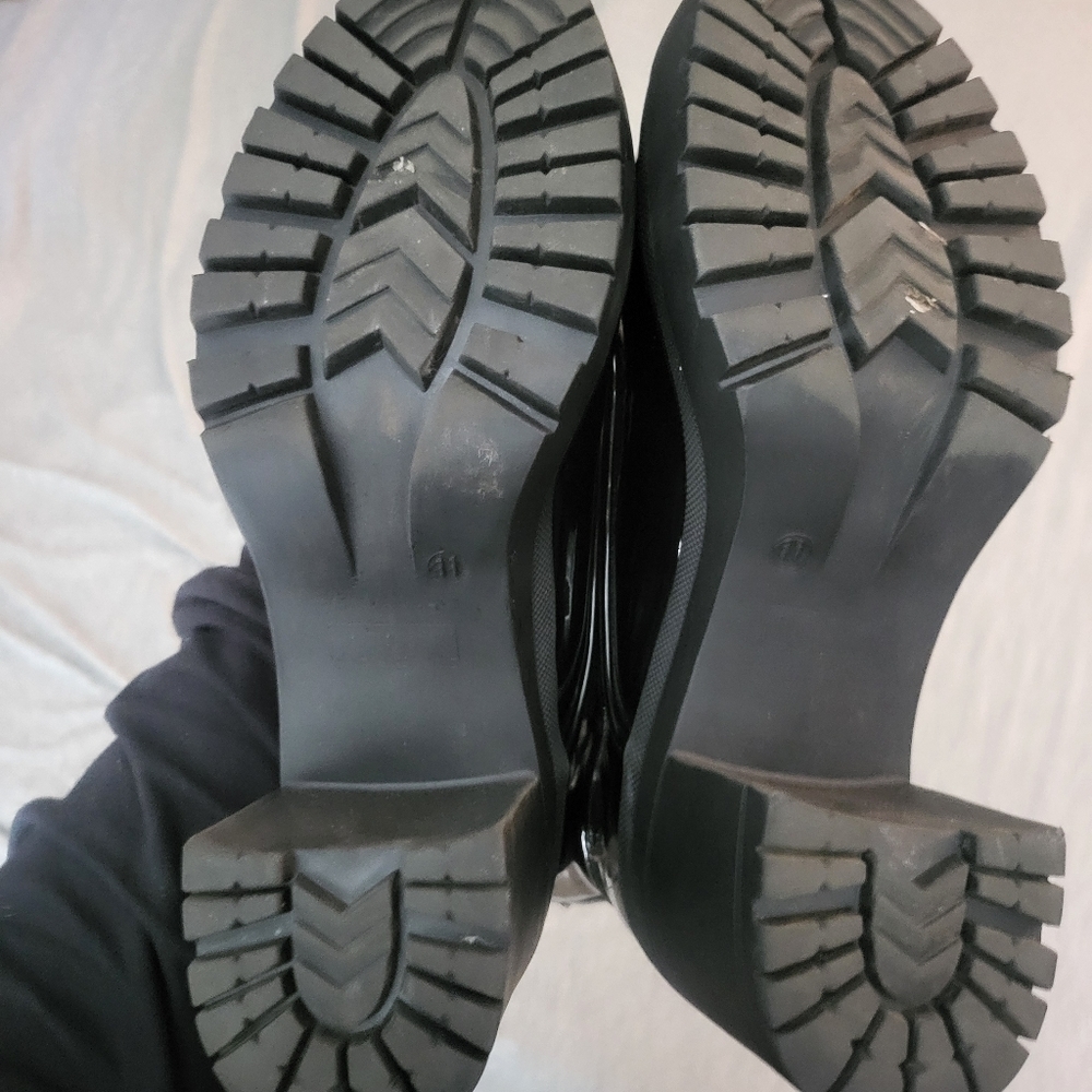 Boots - Picture 5 of 6